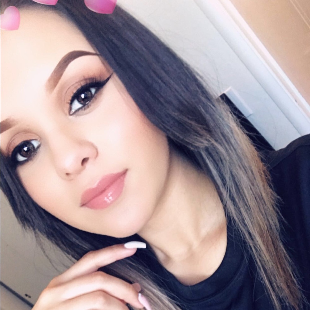 Meet your Posher, Alejandra